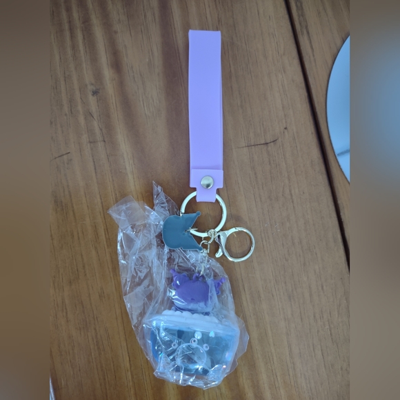 HELLO KITTY NWT Kawai Sanrio Kuromi Bathtub Keychain - Picture 3 of 4